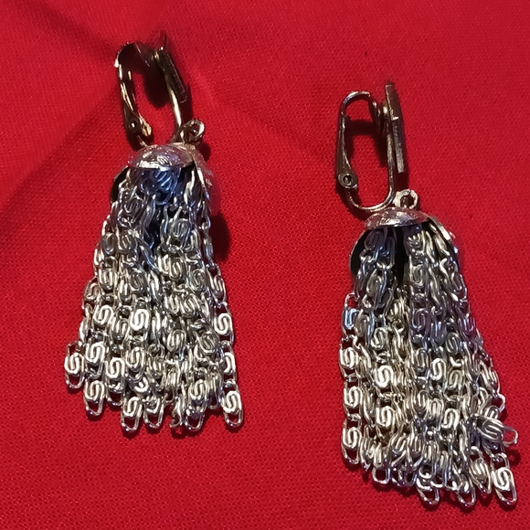 Sarah Coventry Chain Clip on Earrings - Picture 5 of 7
